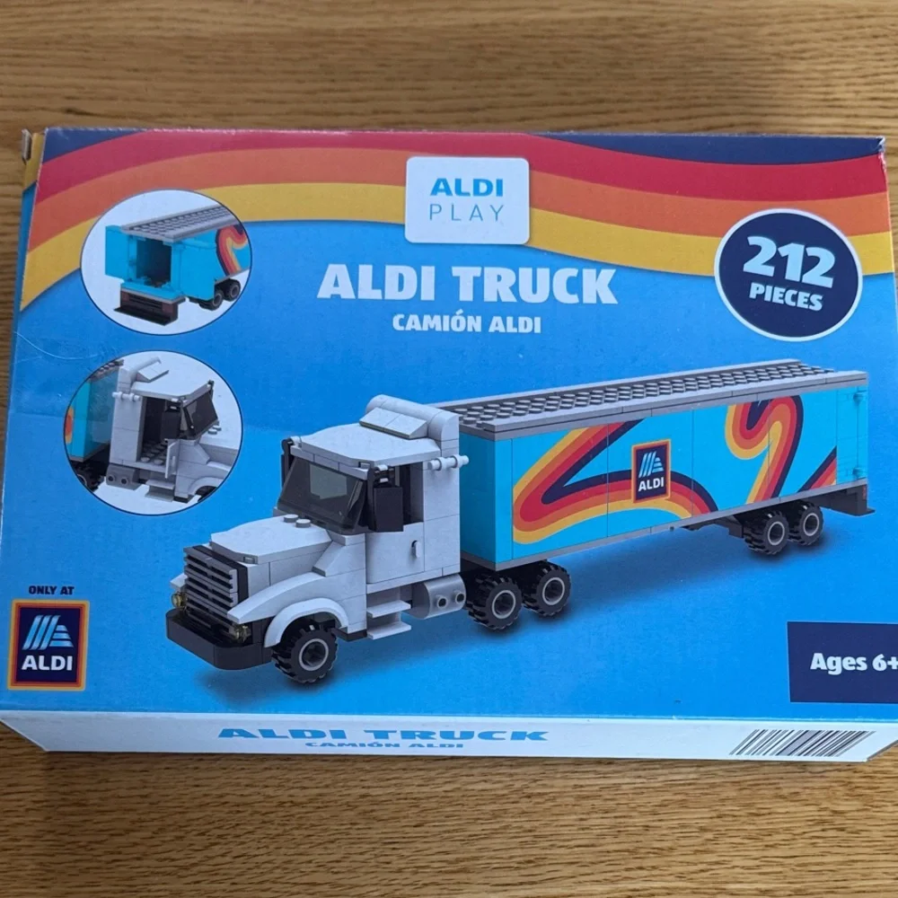 iPlay Aldi Grocery Store Tractor Trailer Semi Truck Building Block Set *open box
